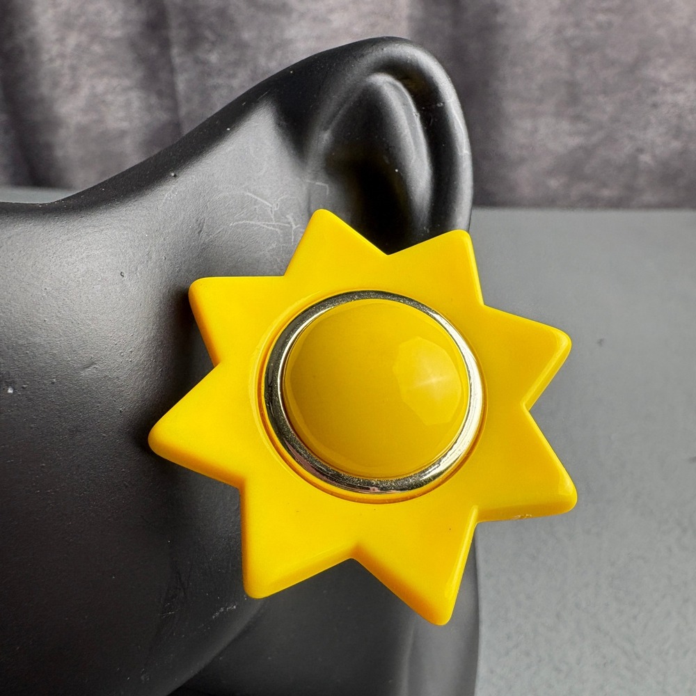 Jewels by Park Lane Yellow Sunburst Stud Earrings Vintage Resin Celestial Star